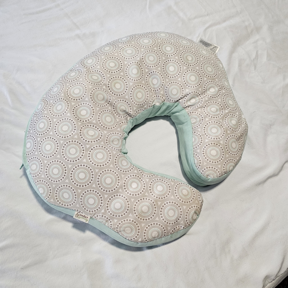 Comfort & Harmony by Bright Starts Mombo nursing pillow.   Pre-owned